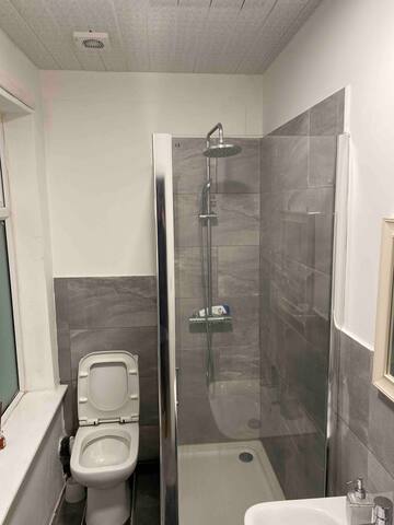 Lovely 2-bedroom apartment with free parking gallery image 4