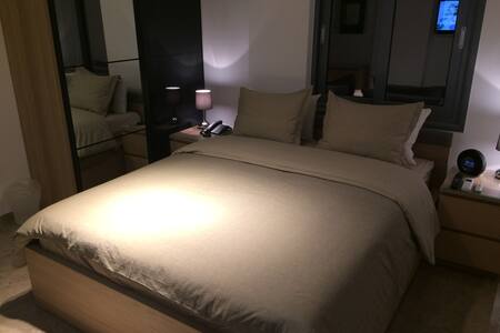 PRIVATE bathroom & TV. Spacious! (@CityCentre)