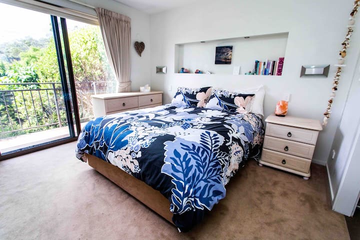 Master bedroom with ensuite and lockable screen doors, allowing airflow and the sounds of nature, day and night, without annoying bugs.  Roller blind AND Block out curtains to allow a long a sleep in as you need!  Salt lamp for gentle light.