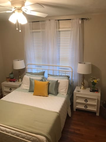 Cozy Private Bedroom, located in Capital Heights!