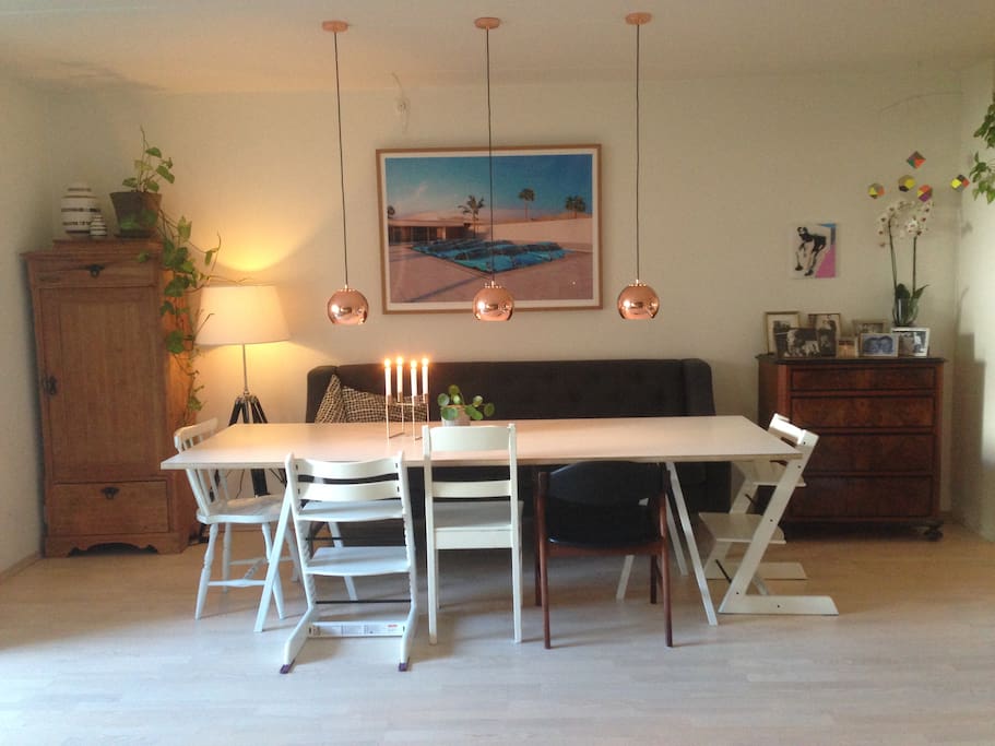 260 cm long dining table suitable for up to 10 people