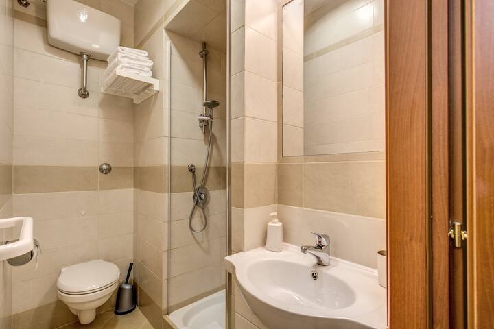 Matrimoniale Economy nel centro di Roma gallery image 4