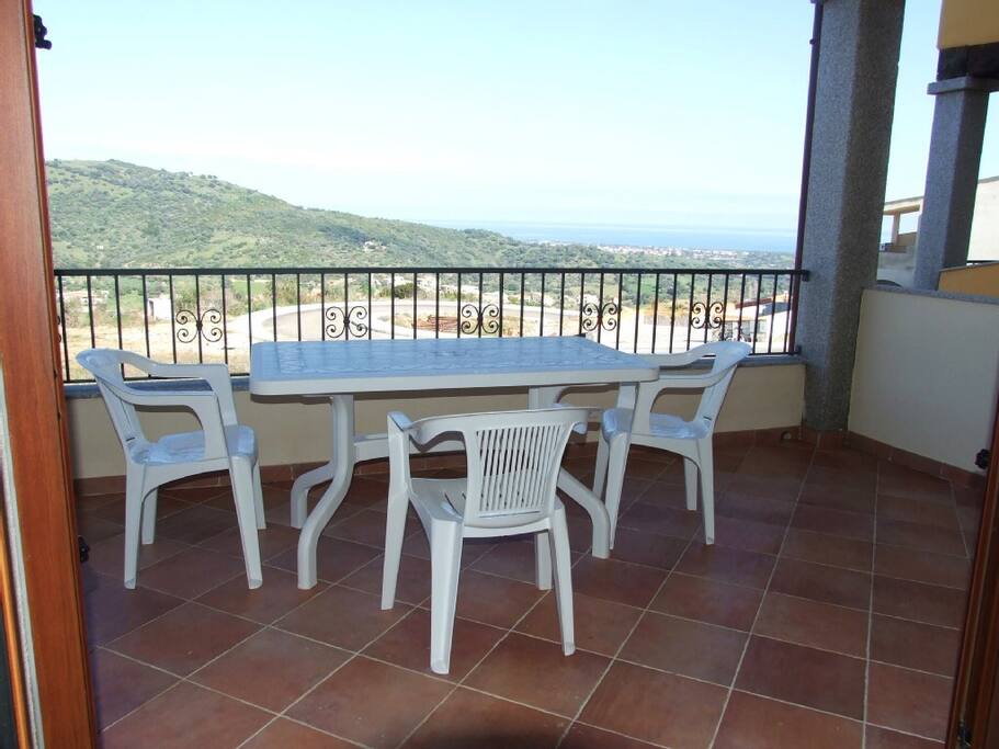 Comoda veranda vista mare
