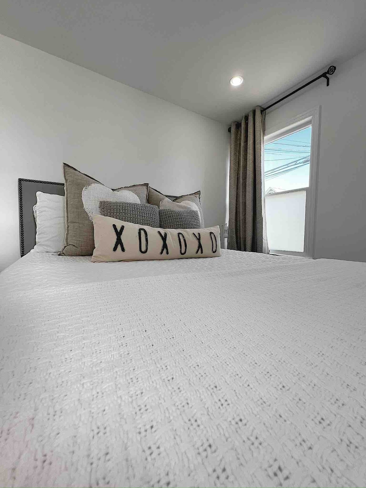 Dormitorio 2: cama tamaño queen y vistas al mar