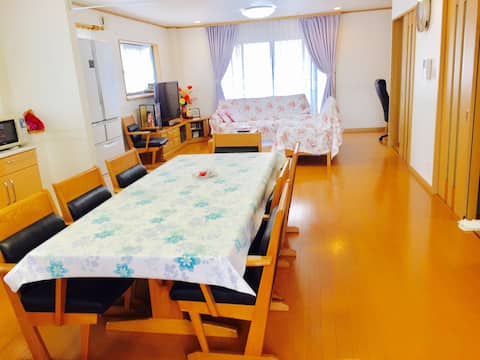 Cozy B&B in Osaka is a regular house in Osaka City, a three-storey house villa in one of the three-storey house.5 minutes by train to Tennoji, 12 minutes to Namba, 15 minutes to Dotonbori.
