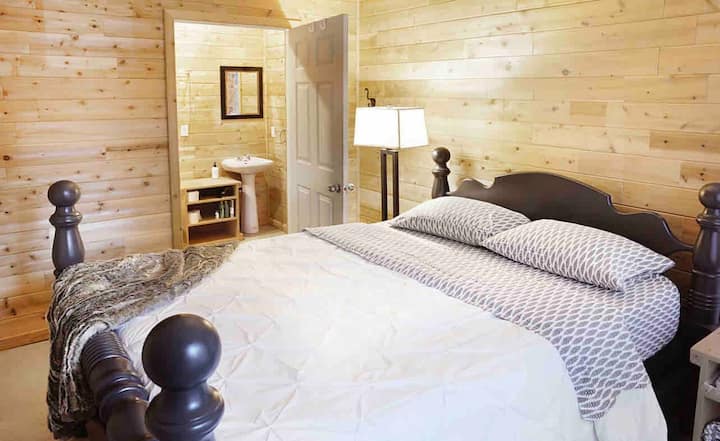 Primary bedroom (queen bed) + ensuite bathroom