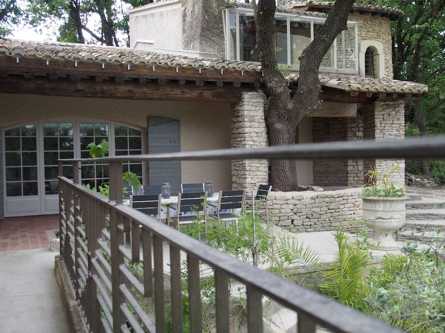 vue sur la terrasse exterieure