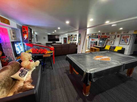 Bombora  Luxury Beach House & Man Cave - Rare find