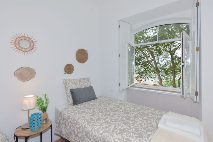 Schlafzimmer 1