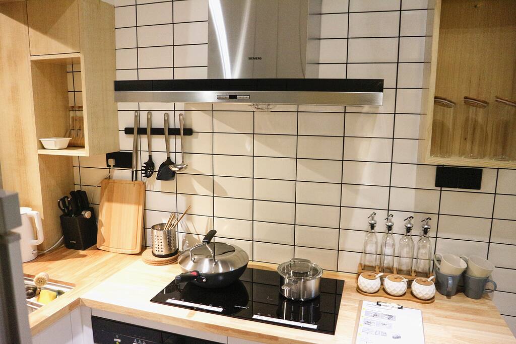 厨房备有各类炊具
尽情展示你的厨艺吧
有全自动洗碗机
没有后顾之忧^_^