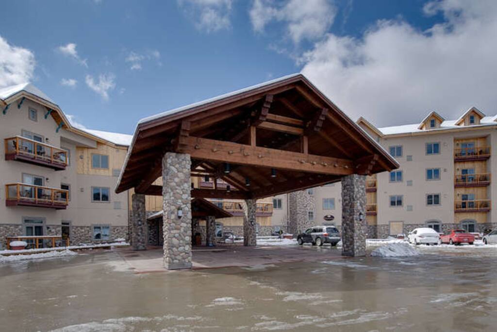 The grand entrance is covered from the elements to welcome you to your vacation residence!