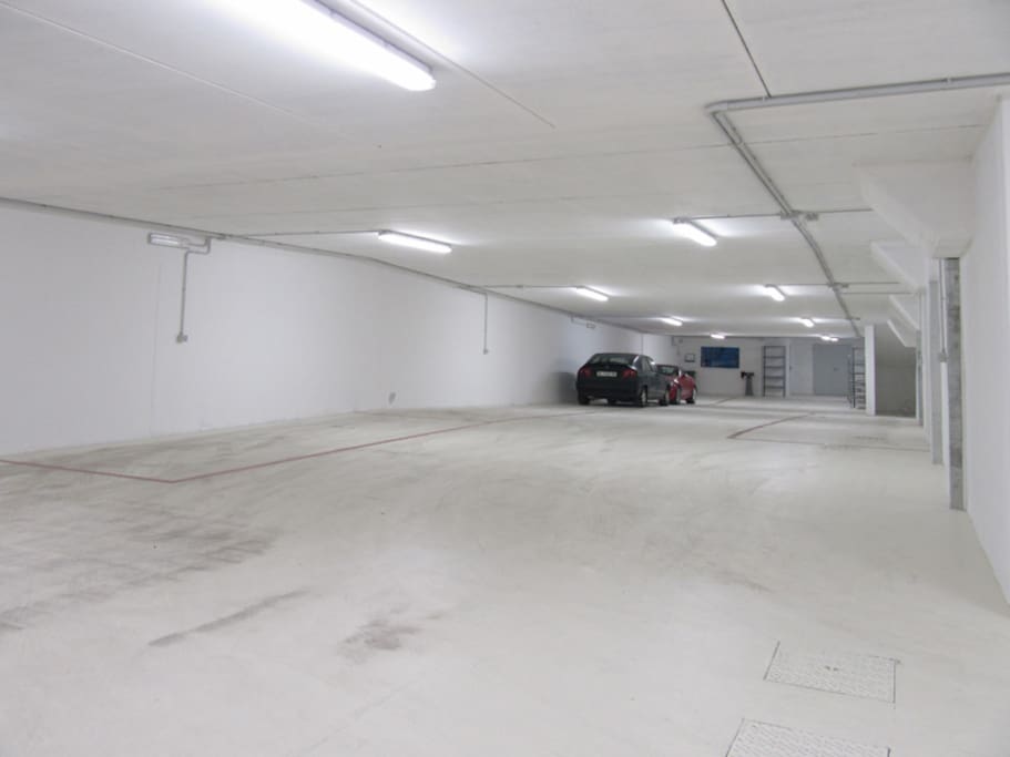 Ampio garage coperto (a pagamento)