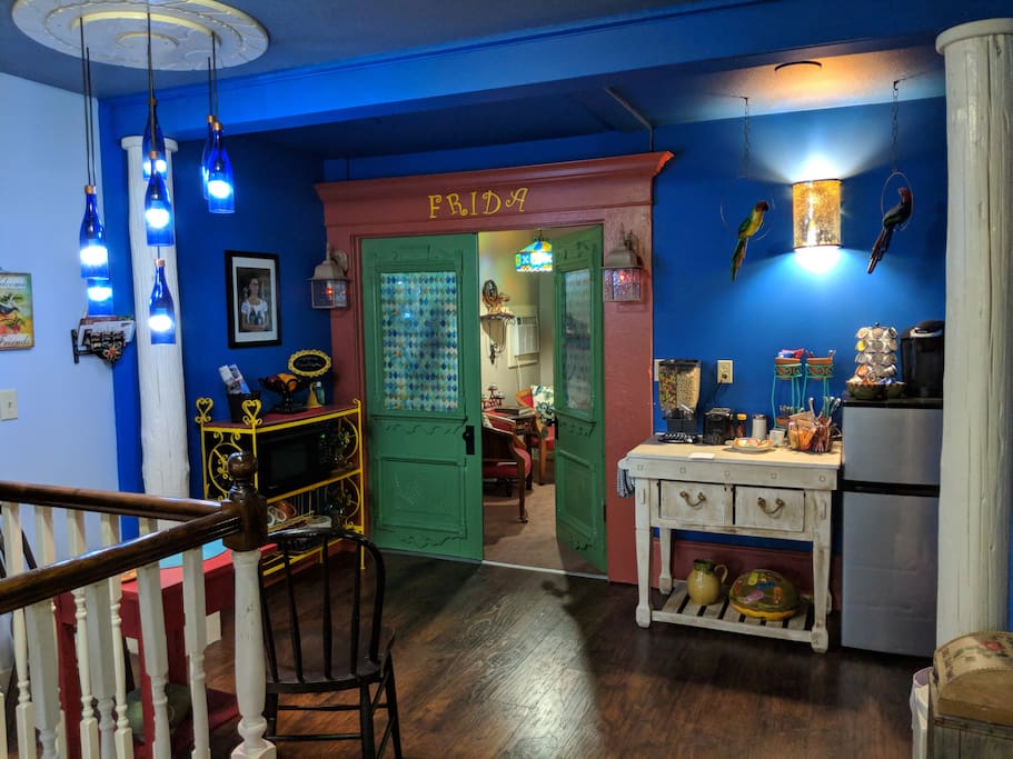 Common Area & Entrance into
Frida's Room