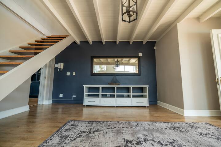 Tranquil Mountain View Bishopscourt gallery image 5