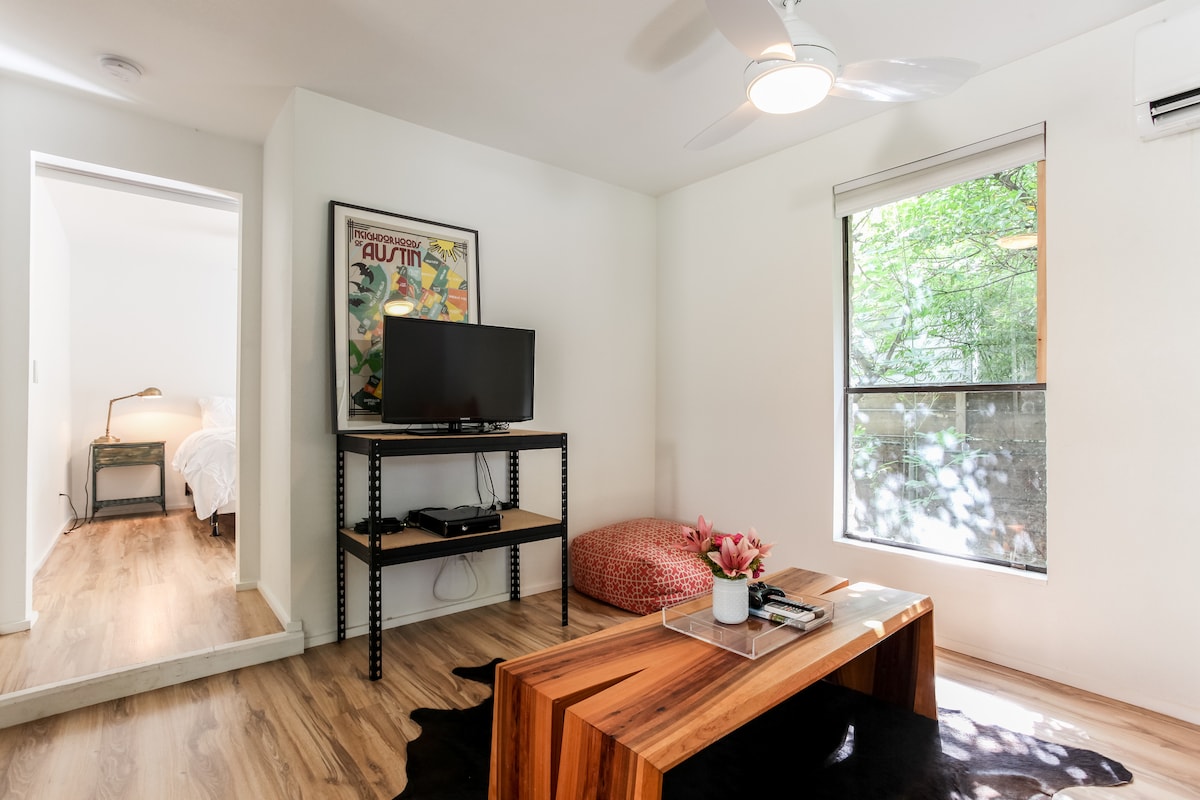 Casita blocks from DT, E 6th, Town Lake, Rainey St
