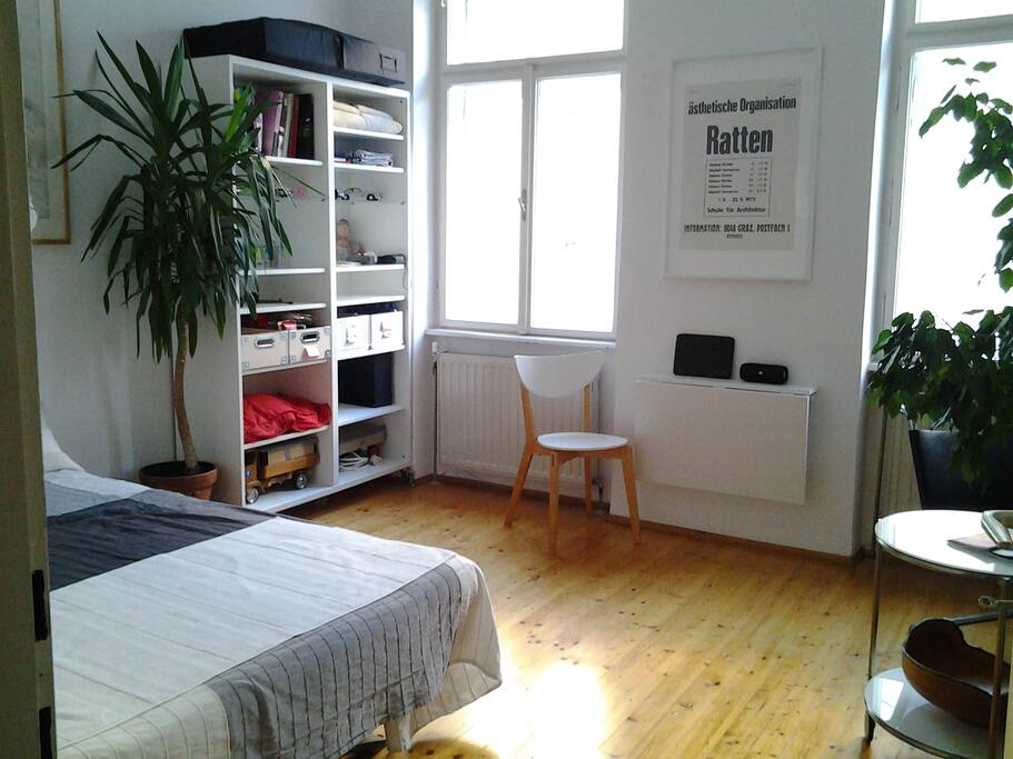 guest room 01 -
small tabel down