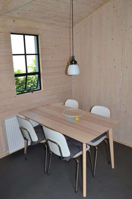 De eettafel/werktafel