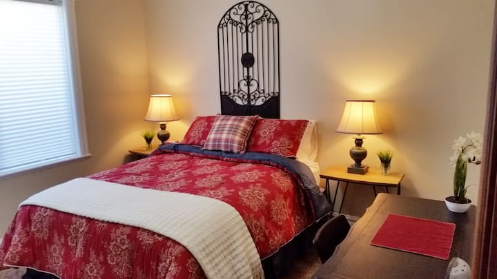 Bedroom #2
Queen with desk