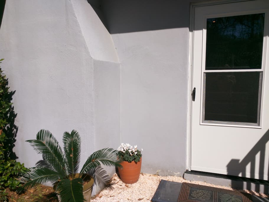 Separate rear entrance, lighted