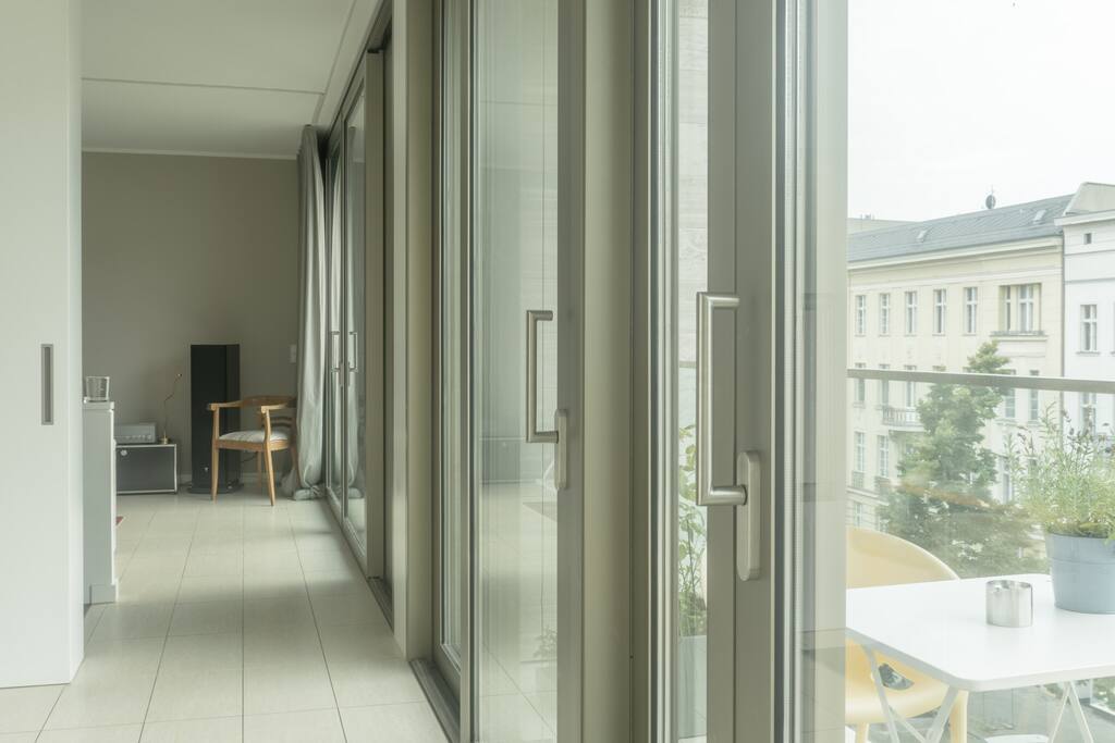 Blick von Küche Richtung Esszimmer und Wohnzimmer