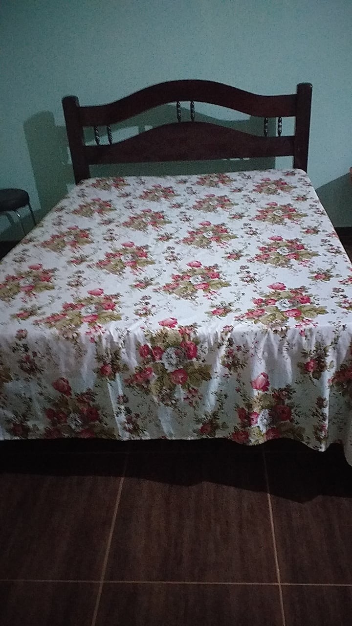 Lit double dans la chambre 1.