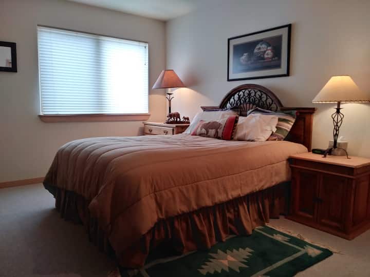 Spavaća soba s bračnim krevetom (širine 150 - 179 cm)