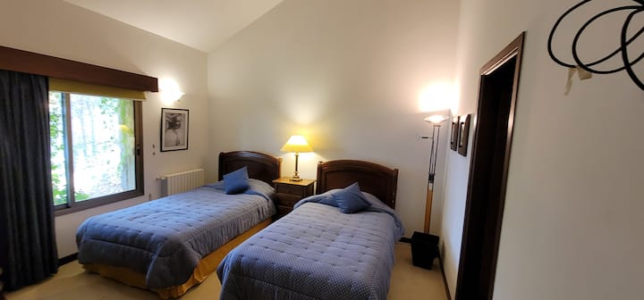 dormitorio 1 con baño en suite