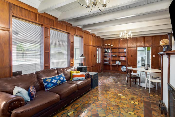 Old Nicholson Manor Near Lsu | 6 Bedrooms - バトン・ルージュ, LA