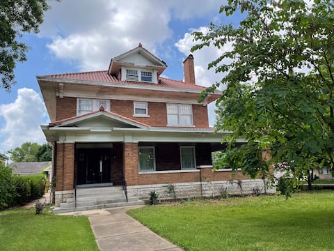 8 BR / 4 Bth.  Historic Walnut St.MSU,/OTC/Square
