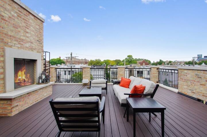 PRISTINE PREMIER LUXURY 3-STORY GREYSTONE HOME! gallery image 2