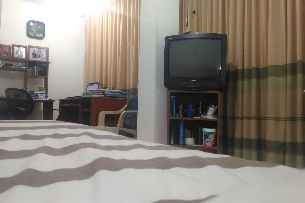 TV, Wi-Fi, Desk.