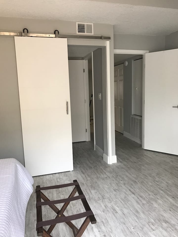 Вход към главната баня 