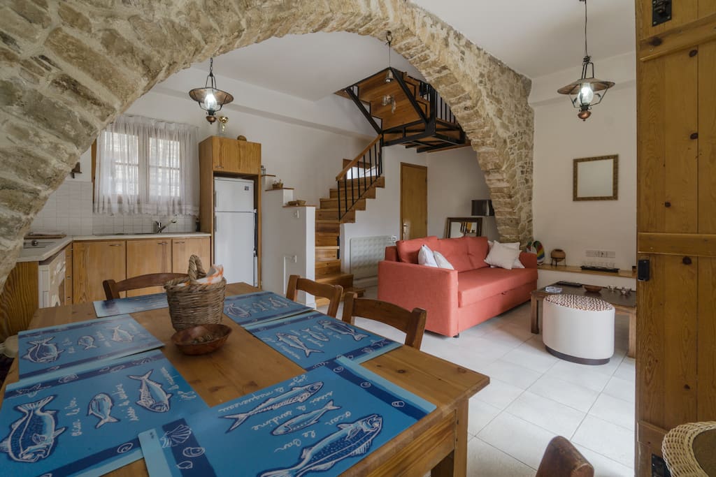 Living room with fireplace, fully equipped kitchen and dining area
