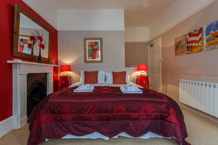 4* B&b - King/twin, Triple Suite With Kitchen - Eastbourne