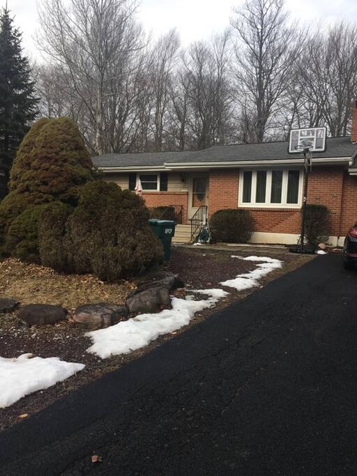 Lengthy driveway on both sides