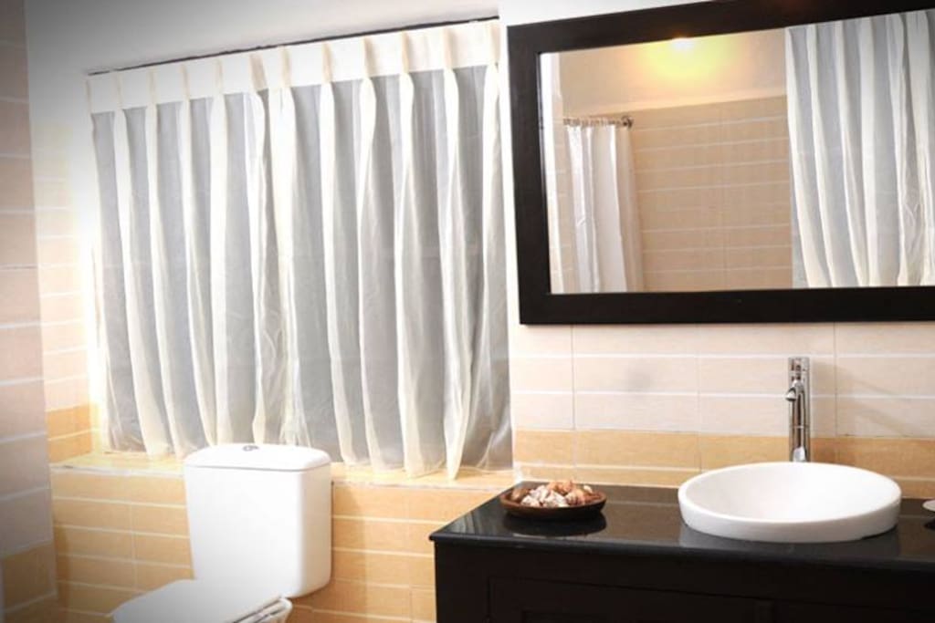Deluxe Room Toilet