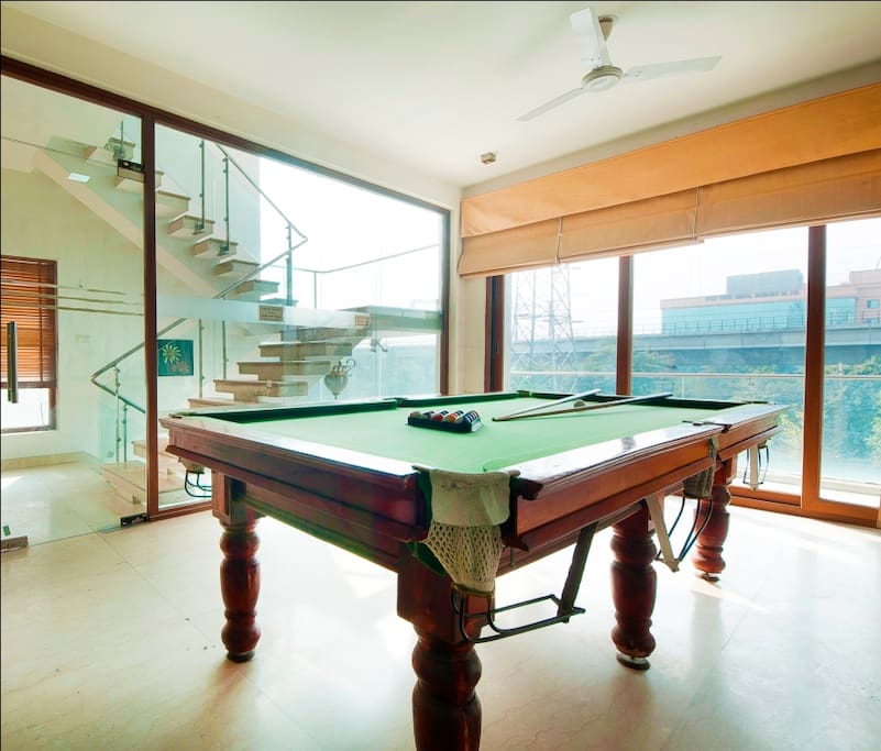 Common area / Pool table