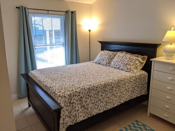 3rd bedroom queen bed