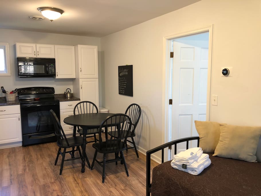 The space features a full dine-in kitchen with cookware, bakeware, and seating for four. The Nest thermostat helps keep temperatures comfortable, while a Nest carbon monoxide and smoke detector connected to the main house gives peace of mind