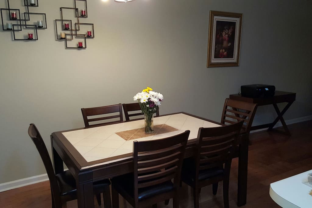Dining sits 6