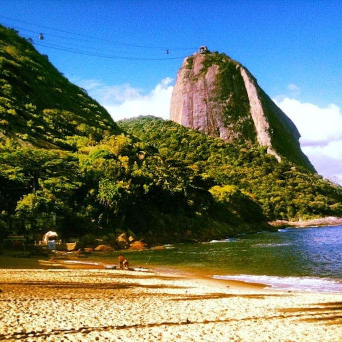 Just 5 minutes walking to Praia Vermelha beach and Sugar loaf !