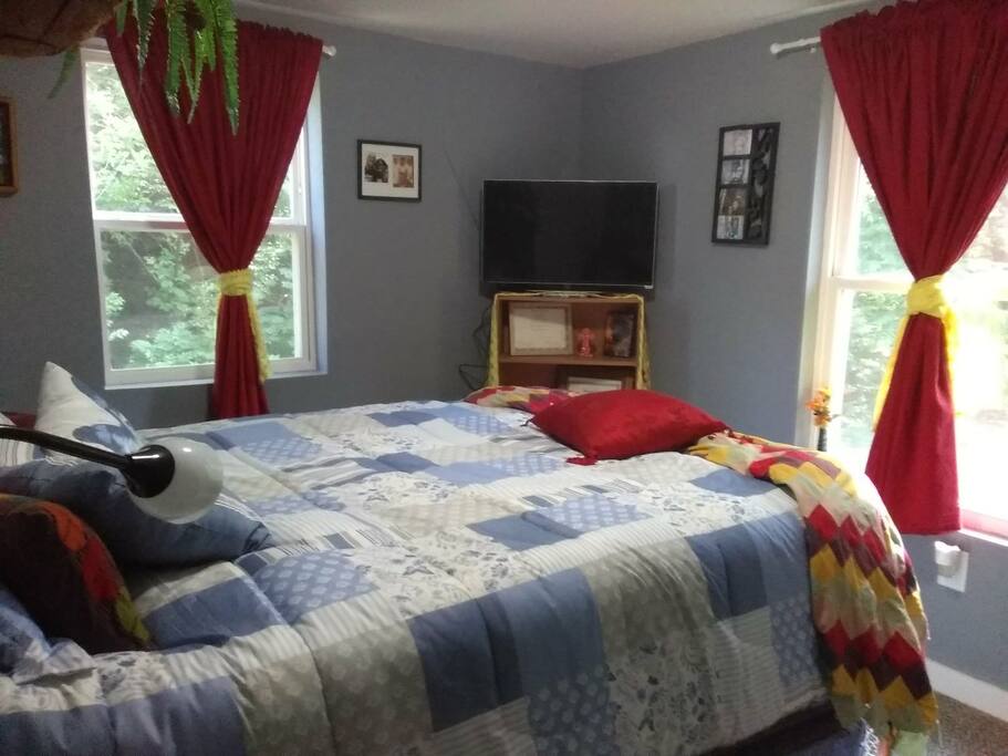 GUEST ROOM WITH FULL SIZE BED