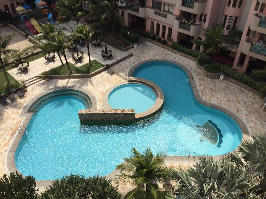 Infraestrutura completa. Além da piscina o condomínio oferece playground, sauna, academia, vaga em garagem coberta, vigilância 24hs, entre outras facilidades.