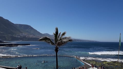 BREATHE IN THE SEA AT THE FOOT OF THE MOUNTAIN