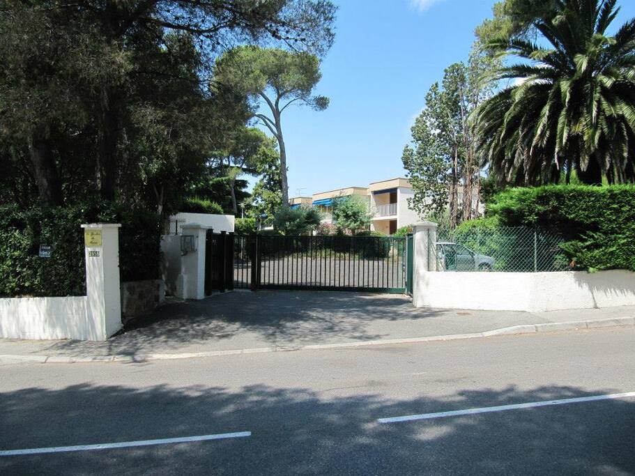 Entrée du lotissement "Le Jardin de Marie"
Portail sécurisé