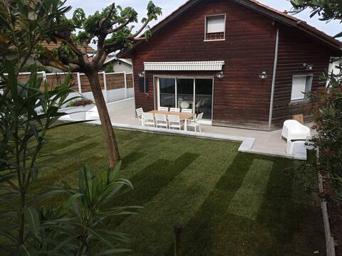 Spacious 3 bedroom house in a quiet area near the beach