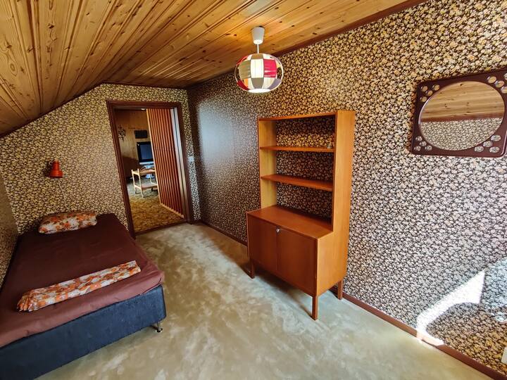 4号卧室有新的地毯。 