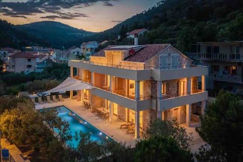 Top Airbnb: Brand new Villa Fora, Charming studio Lavander in Grad Hvar