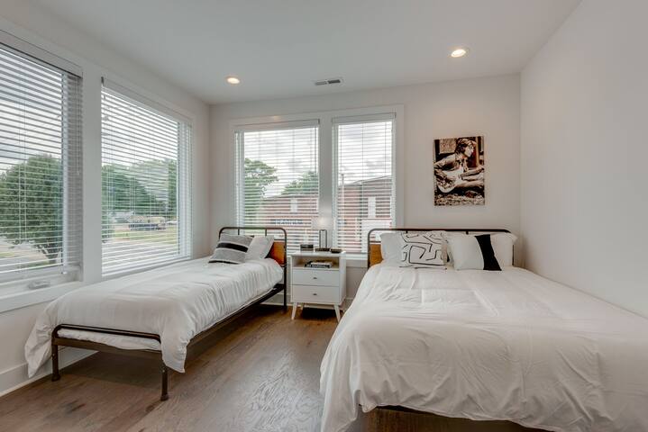 Lux on 11th/Rftop deck/10 Beds gallery image 5