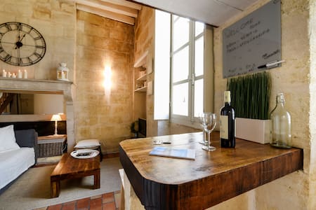 Stone studio in the old Bordeaux